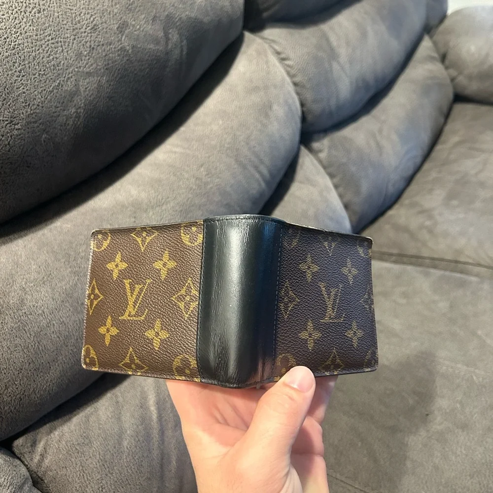 Men’s Louis Vitton wallet - Picture 3 of 5